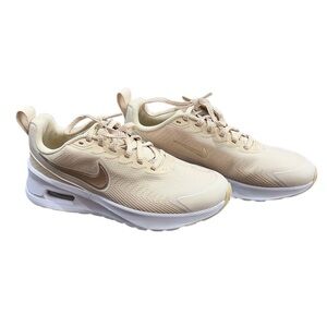Nike Women's Air Max Nuaxis